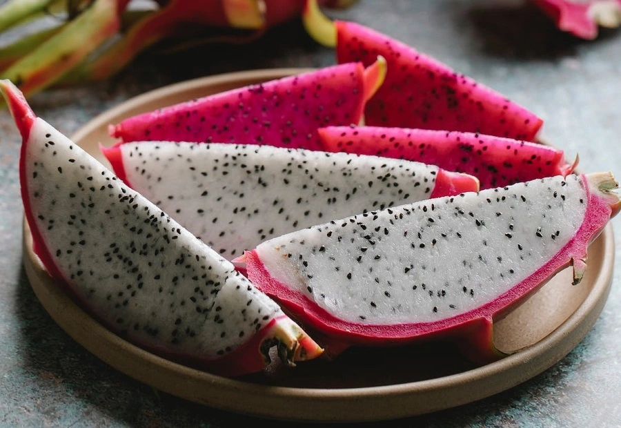 How to Cut Ripe Dragon Fruit